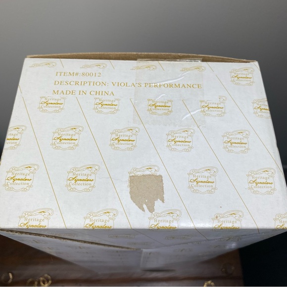 Vintage Porcelain Doll, Heritage Collection “Violin Performance” - Picture 12 of 14